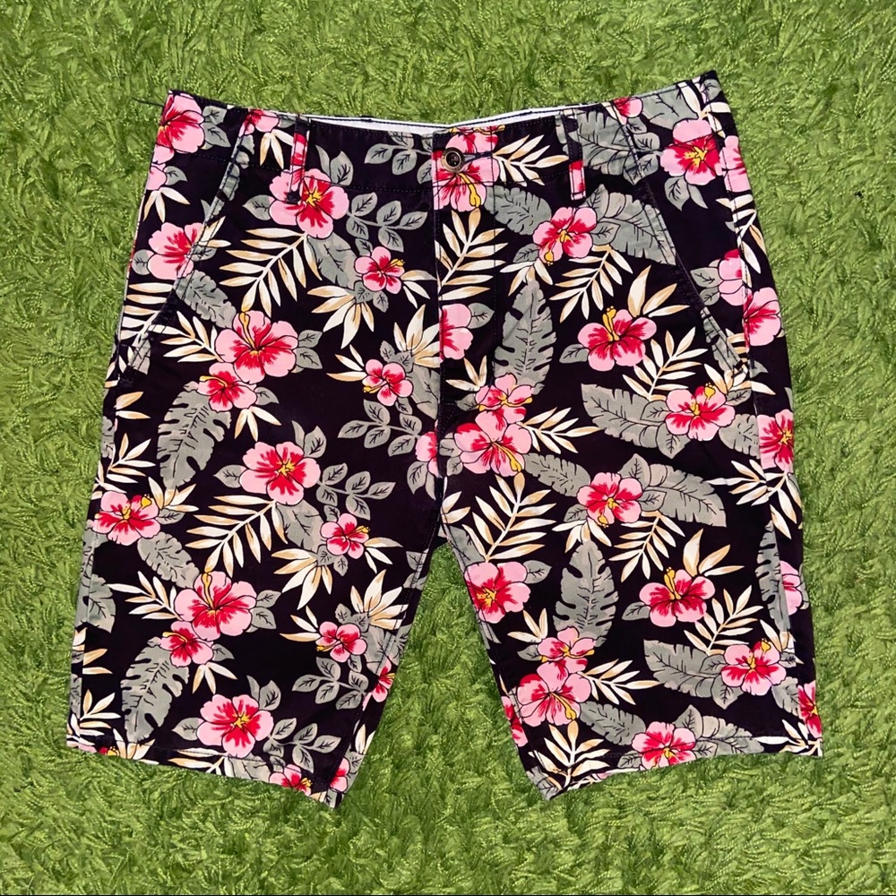Levi Floral Shorts size 30 🌺